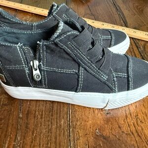 New Blowfish Black Canvas Low-Top Sneakers with Side Zip 7